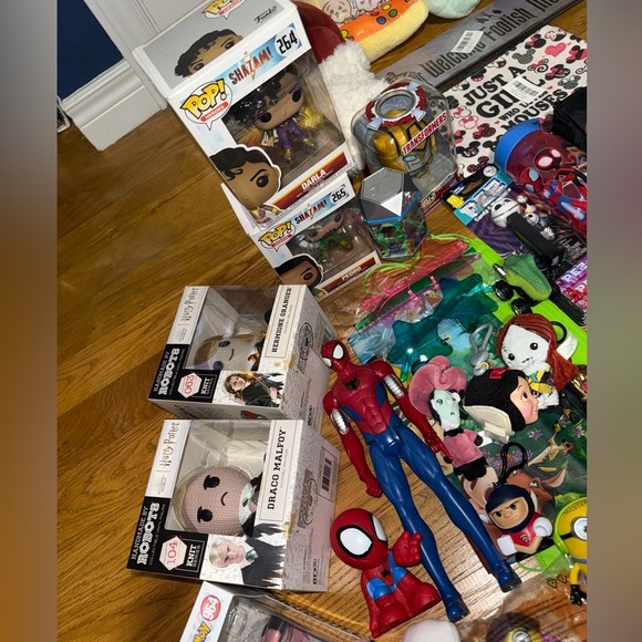 Huge Lot Of Mixed New And Used Toys Figures And stuff - Picture 5 of 8